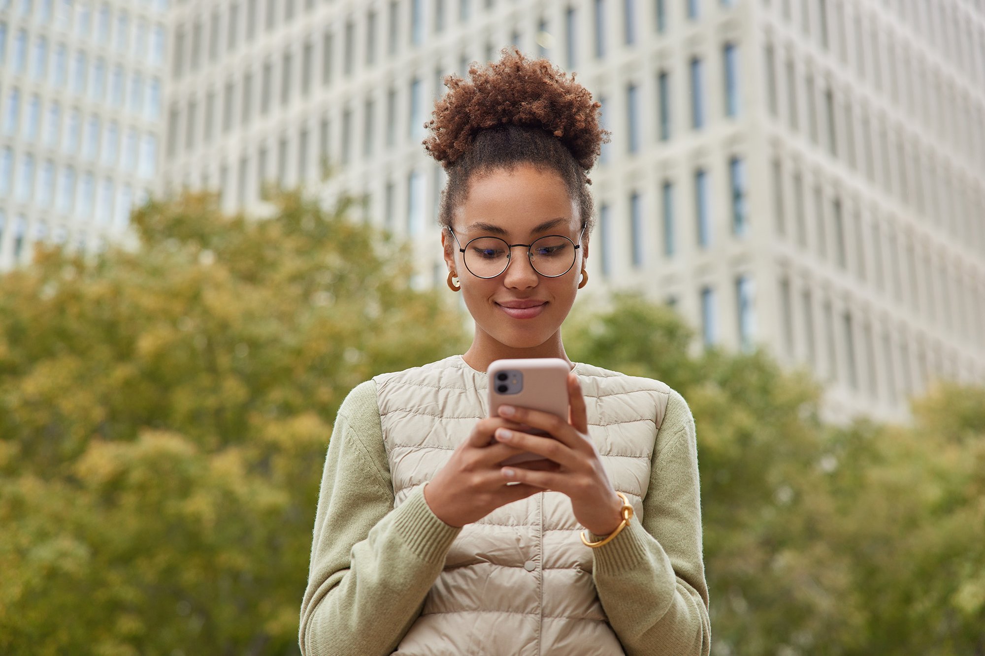 outdoor-shot-happy-curly-haired-young-woman-enjoys-discounts-online-market-reads-news-smartphone2